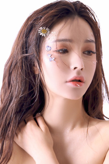 16位美女厕所撒尿偷拍视频